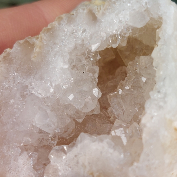 Oco Geode Quartz crystal Geode Agate Natural Crystal Decor - Picture 9 of 12